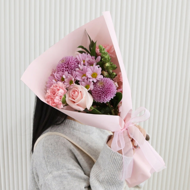 미국에서 한국으로 꽃 보내기 서비스의 일환으로 제공되는 다채로운 꽃다발