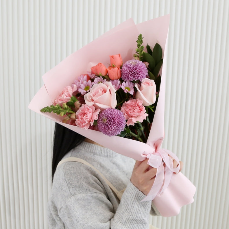 미국에서 한국으로 꽃 보내기 서비스의 일환으로 제공되는 다채로운 꽃다발